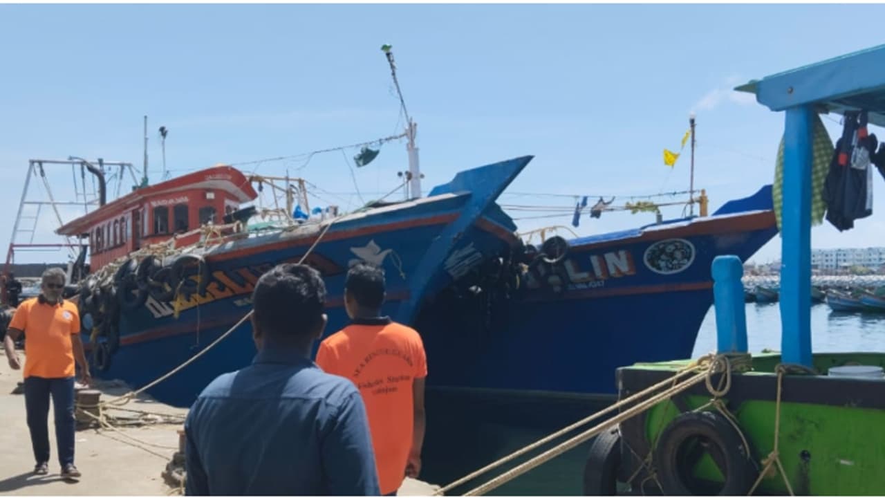 ആഴക്കടലിൽ ചെയ്തതെല്ലാം തെറ്റ്, വിടാതെ അധികൃതർ; പൊലീസും മറൈൻ എൻഫോഴ്സ്മെൻ്റും 7 കടൽയാനങ്ങൾ പിടികൂടി ആഴക്കടലിൽ ചെയ്തതെല്ലാം തെറ്റ്, വിടാതെ അധികൃതർ; പൊലീസും മറൈൻ എൻഫോഴ്സ്മെൻ്റും 7 കടൽയാനങ്ങൾ പിടികൂടി