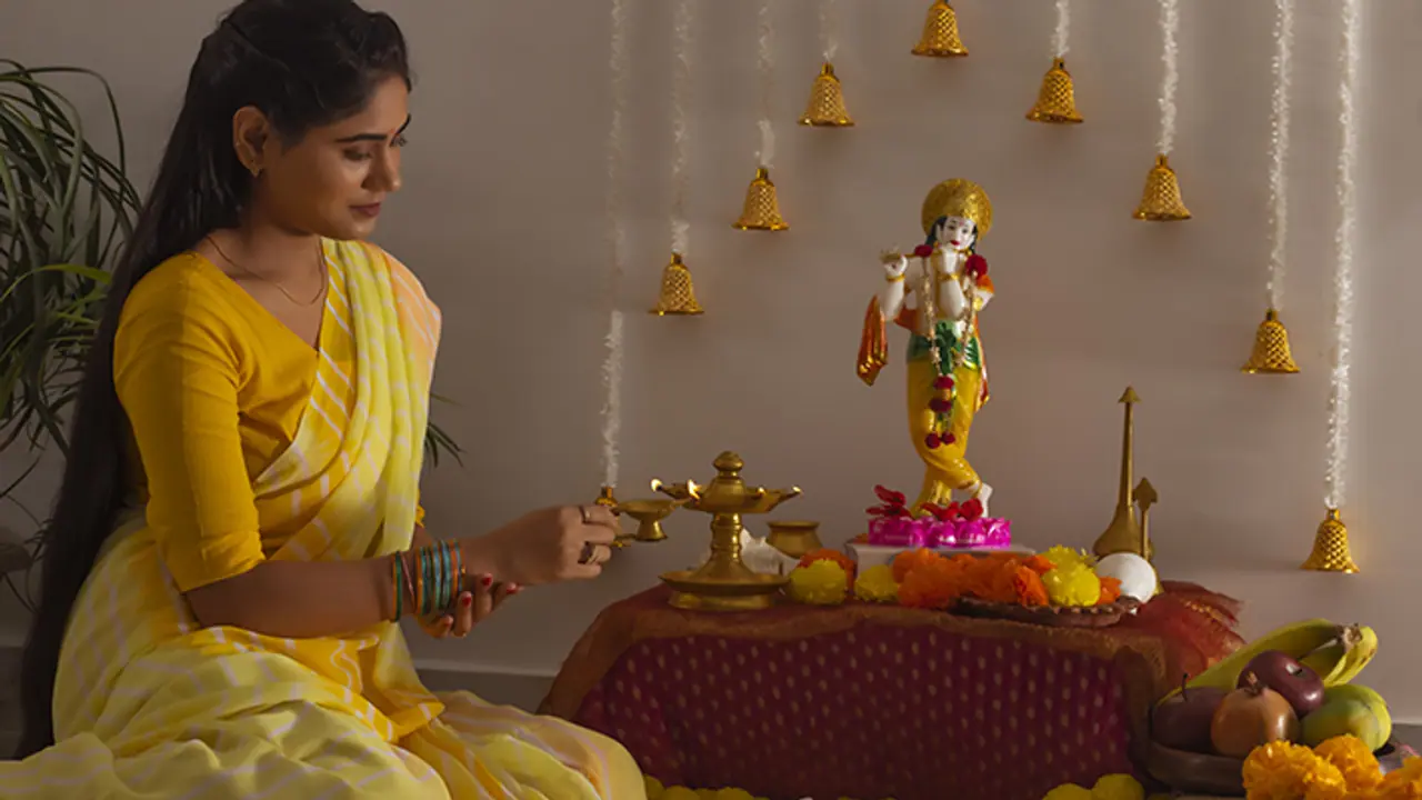 Janmashtami 2024: Complete guide to performing aarti for Lord Krishna
