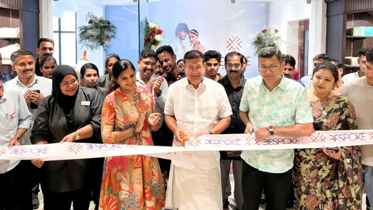 കല്യാൺ സിൽക്സ് ഡിസൈനർ സ്റ്റുഡിയോ ബുട്ടീക്ക് ബിസ്പോക് ബൈ കല്യാൺ സിൽക്സ് തൃശ്ശൂരിൽ ആരംഭിച്ചു കല്യാൺ സിൽക്സ് ഡിസൈനർ സ്റ്റുഡിയോ ബുട്ടീക്ക് ബിസ്പോക് ബൈ കല്യാൺ സിൽക്സ് തൃശ്ശൂരിൽ ആരംഭിച്ചു