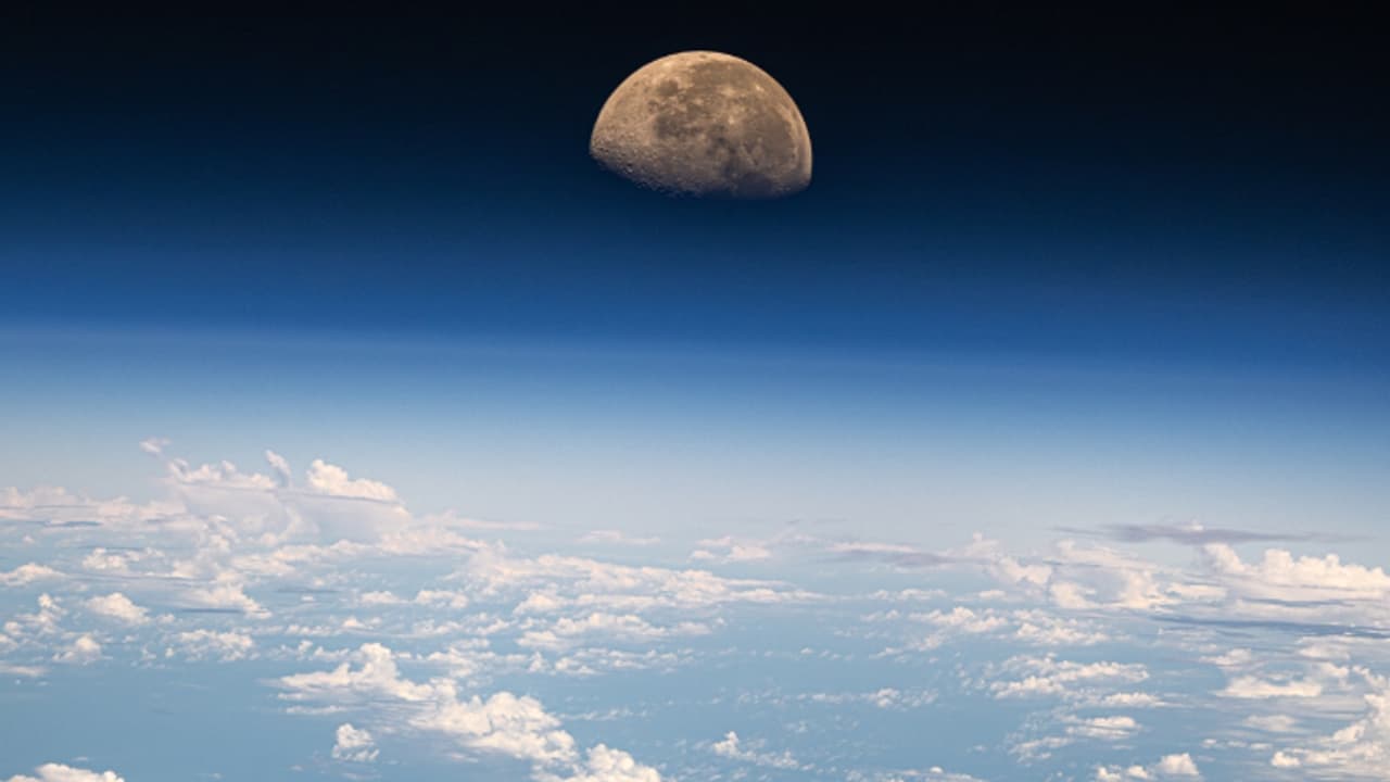 പസഫിക് സമുദ്രത്തിന് മുകളില് കൂണ്മൊട്ട് പോലെ ചന്ദ്രന്; ബഹിരാകാശ ചിത്രം വൈറല് പസഫിക് സമുദ്രത്തിന് മുകളില് കൂണ്മൊട്ട് പോലെ ചന്ദ്രന്; ബഹിരാകാശ ചിത്രം വൈറല്