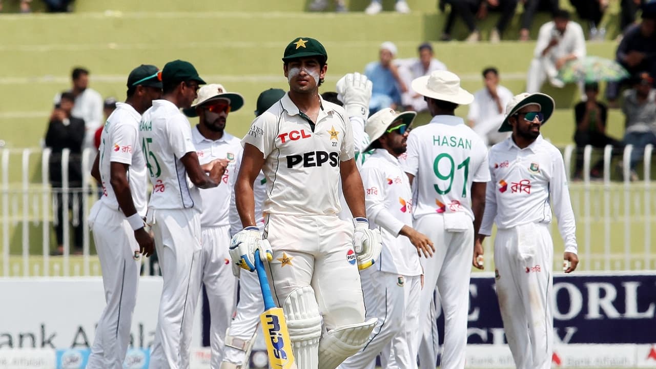 രണ്ടാം ടെസ്റ്റിലും പാകിസ്ഥാന് പരാജയ ഭീതിയില്! ബംഗ്ലാദേശിനെതിരെ റാവല്പിണ്ടിയിലും ബാറ്റിംഗ് തകര്ച്ച രണ്ടാം ടെസ്റ്റിലും പാകിസ്ഥാന് പരാജയ ഭീതിയില്! ബംഗ്ലാദേശിനെതിരെ റാവല്പിണ്ടിയിലും ബാറ്റിംഗ് തകര്ച്ച