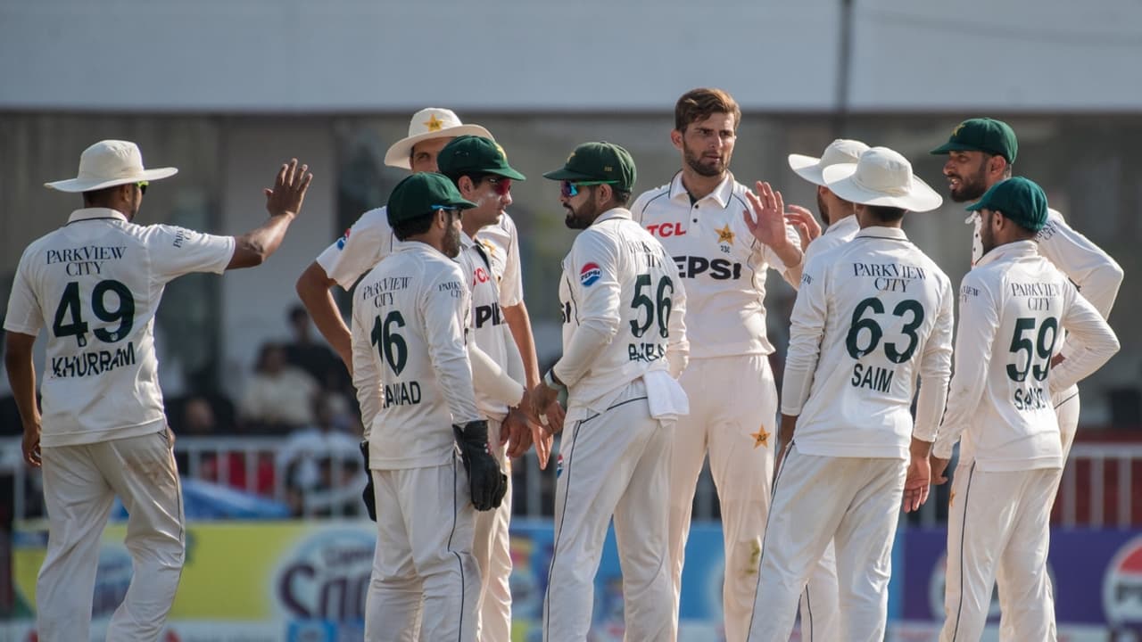ബംഗ്ലാദേശിനെതിരായ നാണംകെട്ട തോല്വിക്ക് പിന്നാലെ ലോക ടെസ്റ്റ് ചാമ്പ്യൻഷിപ്പിൽ പാകിസ്ഥാന് ഐസിസിയുടെ ശിക്ഷ ബംഗ്ലാദേശിനെതിരായ നാണംകെട്ട തോല്വിക്ക് പിന്നാലെ ലോക ടെസ്റ്റ് ചാമ്പ്യൻഷിപ്പിൽ പാകിസ്ഥാന് ഐസിസിയുടെ ശിക്ഷ