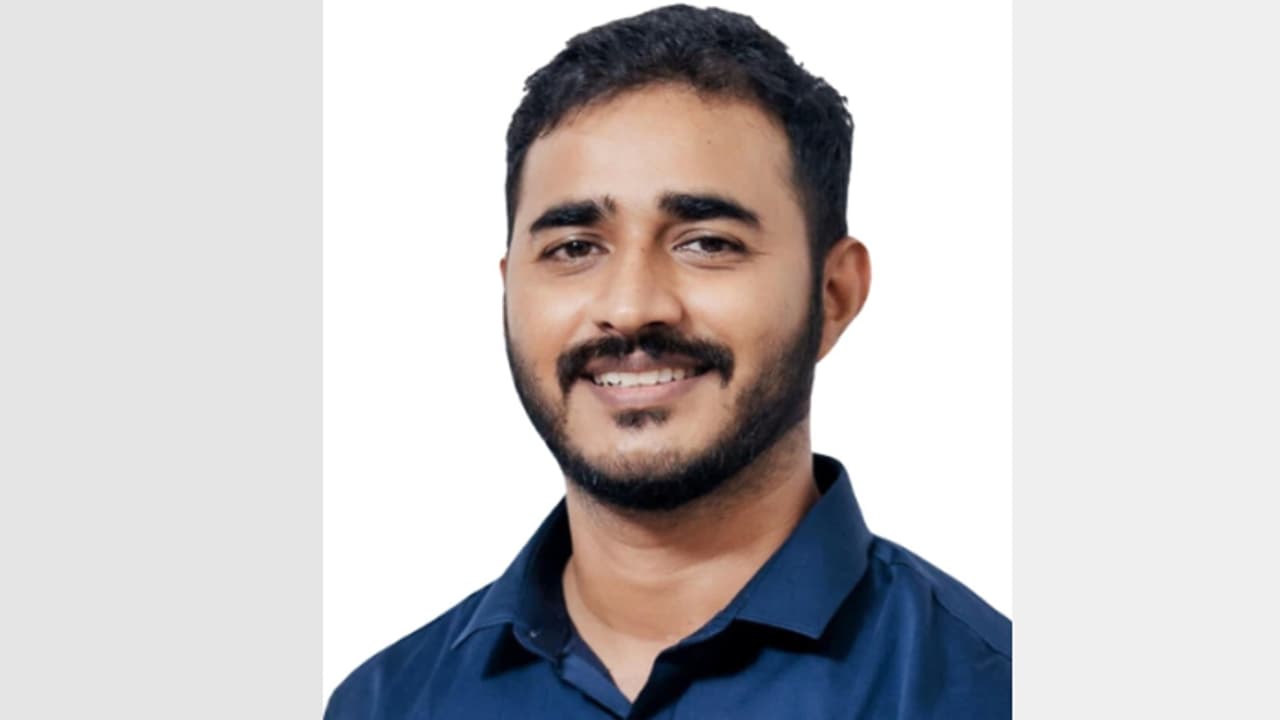 പ്രവാസി മലയാളി യുവാവ് ഹൃദയാഘാതം മൂലം നാട്ടില് നിര്യാതനായി പ്രവാസി മലയാളി യുവാവ് ഹൃദയാഘാതം മൂലം നാട്ടില് നിര്യാതനായി