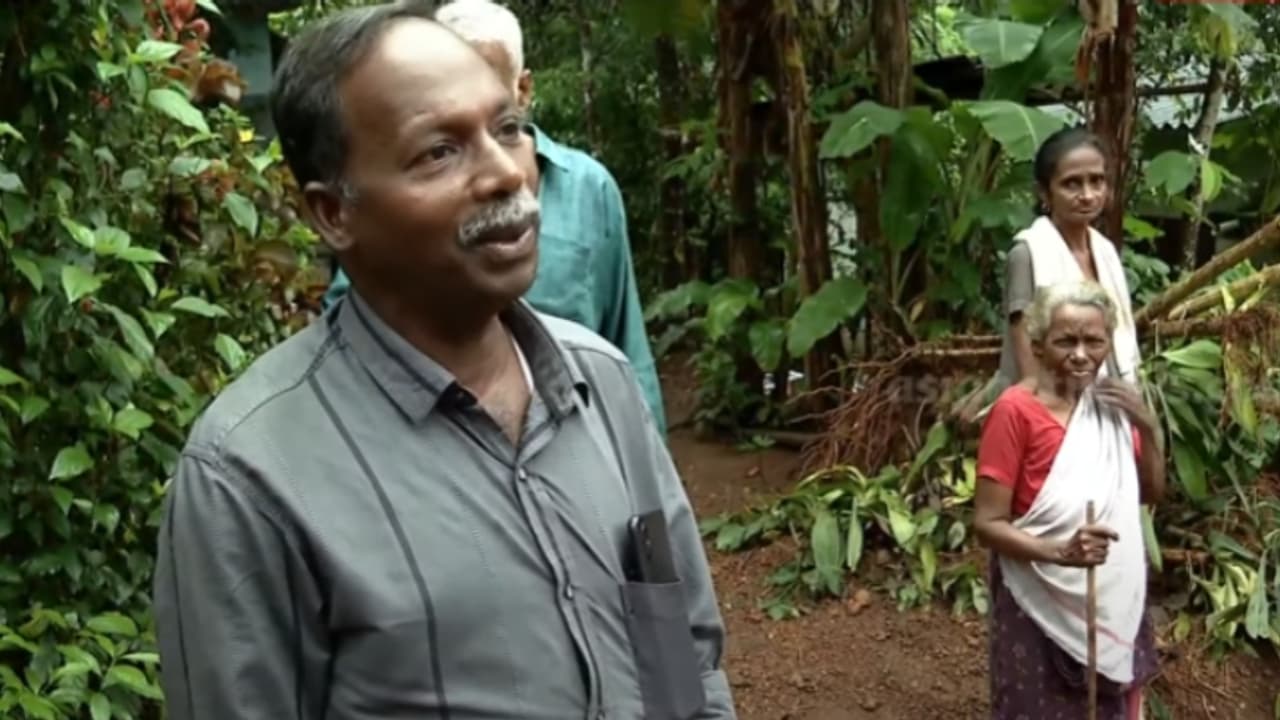 'എന്റെ 6 സെന്റിൽ ഒന്നര സെന്റ് പോയാലും അവർക്ക് വഴിയാകട്ടെ'; സ്ഥലം സൗജന്യമായി നൽകി വാകത്താനം സ്വദേശി 'എന്റെ 6 സെന്റിൽ ഒന്നര സെന്റ് പോയാലും അവർക്ക് വഴിയാകട്ടെ'; സ്ഥലം സൗജന്യമായി നൽകി വാകത്താനം സ്വദേശി