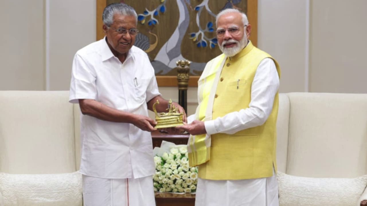 2000 കോടിയുടെ പ്രത്യേക പാക്കേജ് അനുവദിക്കുമോ? ഇനിയും കടമ്പകളെറെ; പ്രധാനമന്ത്രിയ്ക്ക് നിവേദനം നൽകി പിണറായി 2000 കോടിയുടെ പ്രത്യേക പാക്കേജ് അനുവദിക്കുമോ? ഇനിയും കടമ്പകളെറെ; പ്രധാനമന്ത്രിയ്ക്ക് നിവേദനം നൽകി പിണറായി