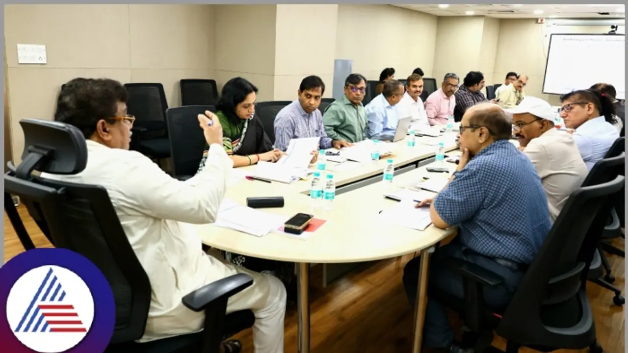 ಹುಬ್ಬಳ್ಳಿ, ಗದಗ ರೈಲುಗಳಿಗೆ ಬೈಪಾಸ್ ವ್ಯವಸ್ಥೆ ಮಾಡಿ, ವಿಜಯಪುರಕ್ಕೆ ಪ್ರಯಾಣದ ಅವಧಿ ತಗ್ಗಿಸಿ: ಎಂ.ಬಿ. ಪಾಟೀಲ! ಹುಬ್ಬಳ್ಳಿ, ಗದಗ ರೈಲುಗಳಿಗೆ ಬೈಪಾಸ್ ವ್ಯವಸ್ಥೆ ಮಾಡಿ, ವಿಜಯಪುರಕ್ಕೆ ಪ್ರಯಾಣದ ಅವಧಿ ತಗ್ಗಿಸಿ: ಎಂ.ಬಿ. ಪಾಟೀಲ!