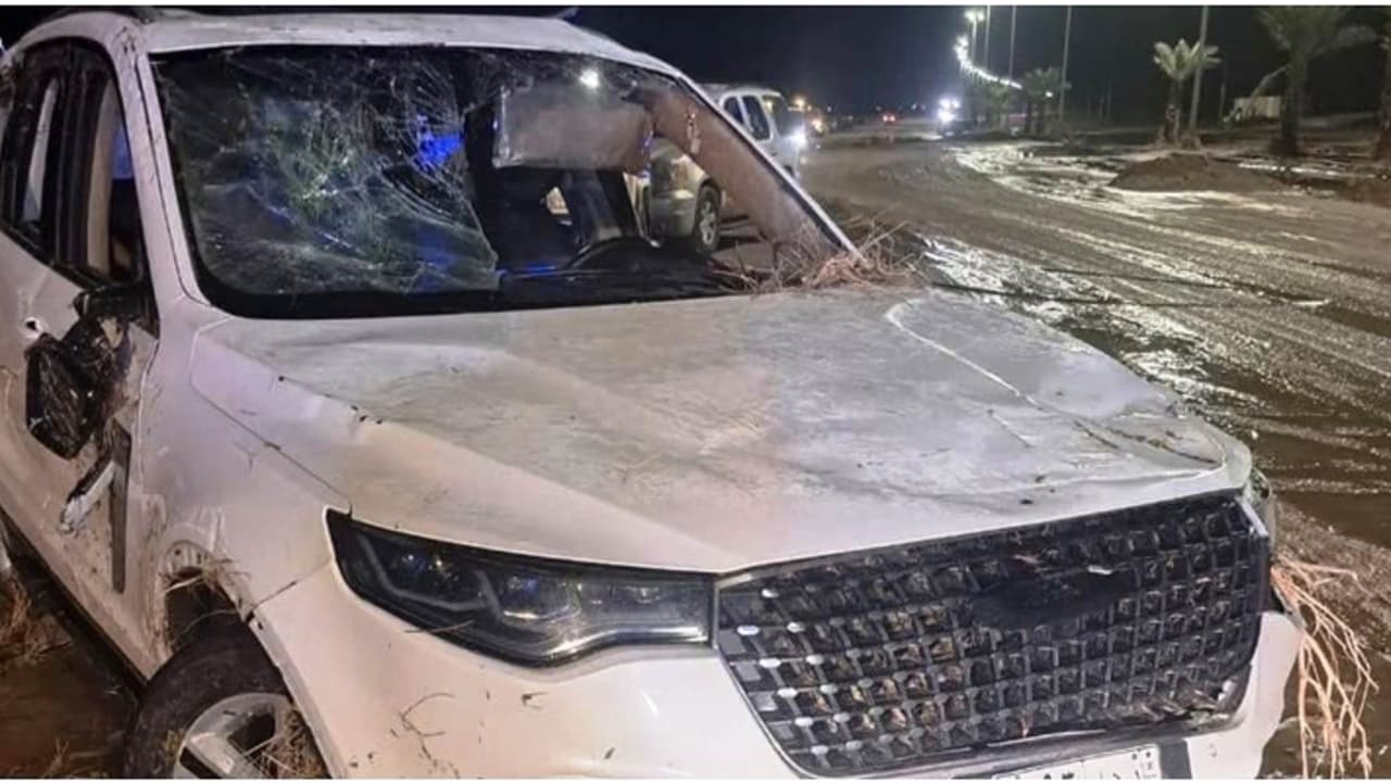 മഴവെള്ളപ്പാച്ചിലിൽ വാഹനം മുങ്ങി അപകടം; സ്കൂൾ പ്രിൻസിപ്പലും ഭാര്യയും 2 പെൺമക്കളും മരണപ്പെട്ടു മഴവെള്ളപ്പാച്ചിലിൽ വാഹനം മുങ്ങി അപകടം; സ്കൂൾ പ്രിൻസിപ്പലും ഭാര്യയും 2 പെൺമക്കളും മരണപ്പെട്ടു