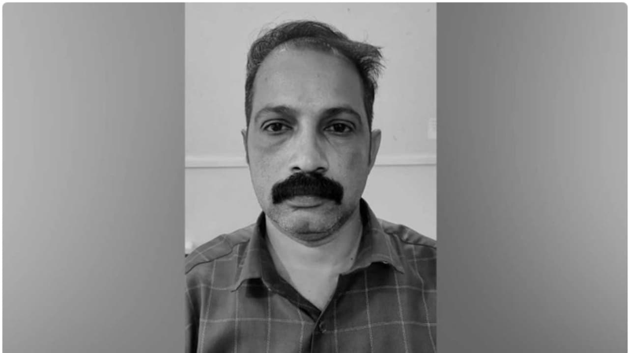 മെഡിക്കൽ കോളേജ് ആശുപത്രിയിലെ ശുചിമുറിയിൽ ഒളിക്യാമറ, ജീവനക്കാരൻ അറസ്റ്റിൽ മെഡിക്കൽ കോളേജ് ആശുപത്രിയിലെ ശുചിമുറിയിൽ ഒളിക്യാമറ, ജീവനക്കാരൻ അറസ്റ്റിൽ