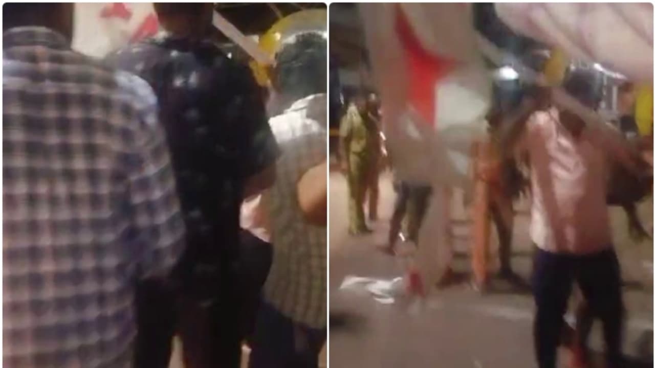 കൊല്ലത്ത് സിപിഐ മണ്ഡലം കമ്മിറ്റി ഓഫീസിന് നേരേ കല്ലേറ്, പിന്നിൽ എസ്എഫ്ഐ ഡിവൈഎഫ്ഐ പ്രവർത്തകരെന്ന് സിപിഐ കൊല്ലത്ത് സിപിഐ മണ്ഡലം കമ്മിറ്റി ഓഫീസിന് നേരേ കല്ലേറ്, പിന്നിൽ എസ്എഫ്ഐ ഡിവൈഎഫ്ഐ പ്രവർത്തകരെന്ന് സിപിഐ