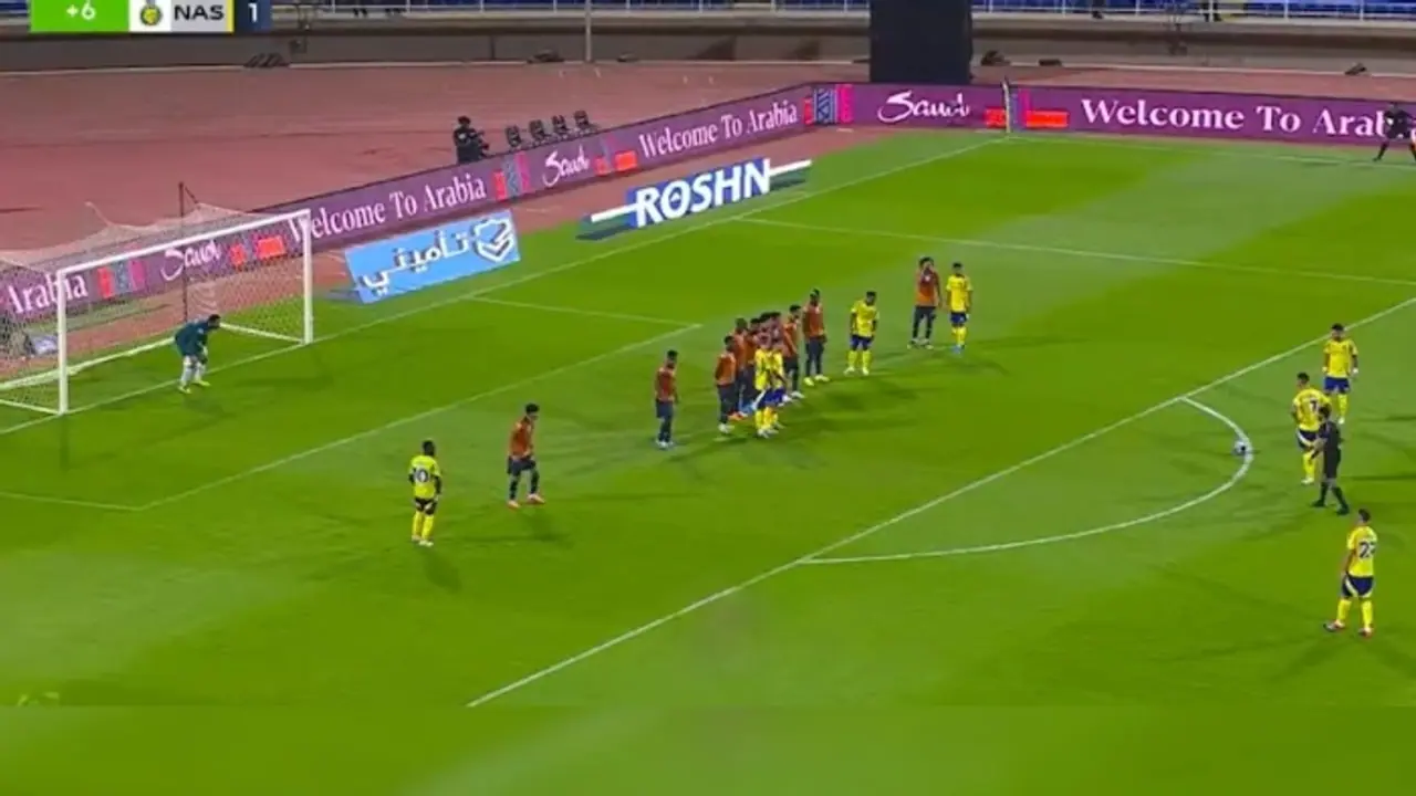 ഗോള്‍ കീപ്പറെ വെറും കാഴ്ചക്കാരനാക്കി റൊണാള്‍ഡോയുടെ വണ്ടര്‍ ഫ്രീ കിക്ക്, മെസിയുടെ റെക്കോര്‍ഡിനരികെ