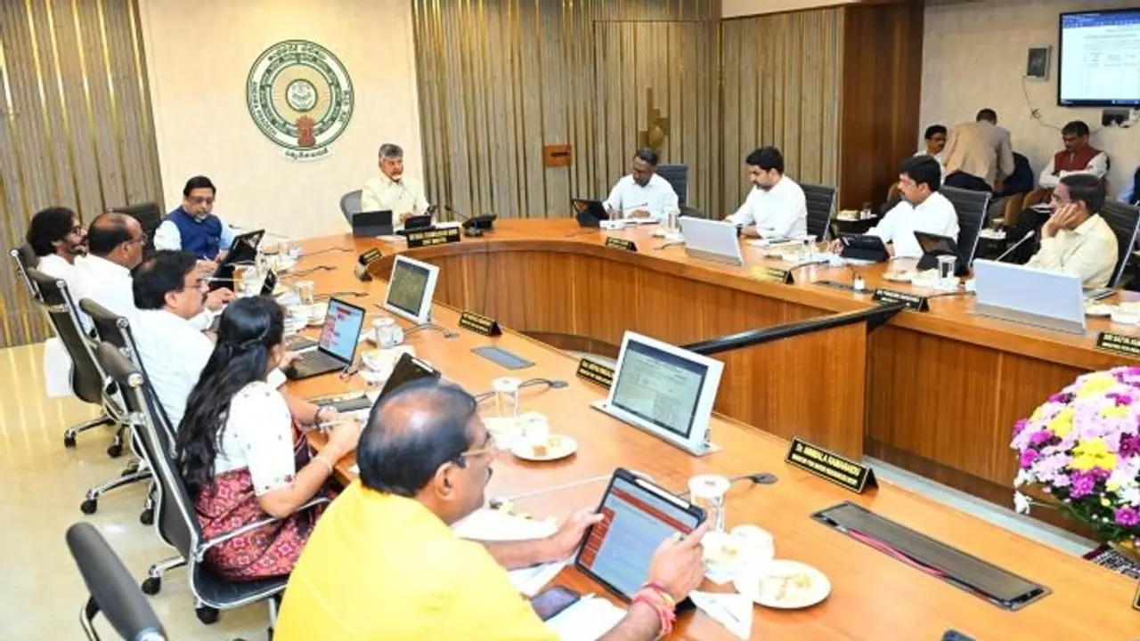 హైటెక్ సీఎం అంటే ఆమాత్రం వుంటుంది... సరికొత్త టెక్నాలజీతో ఏపీ కేబినెట్ మీటింగ్ హైటెక్ సీఎం అంటే ఆమాత్రం వుంటుంది... సరికొత్త టెక్నాలజీతో ఏపీ కేబినెట్ మీటింగ్