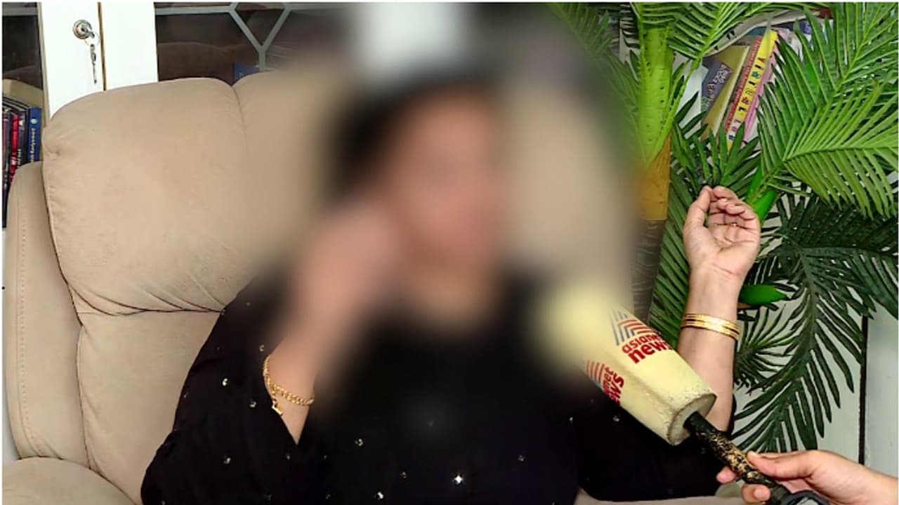 'മുകേഷിനെതിരെ തെളിവുകൾ നൽകി, താൻ ബ്ലാക്ക്മെയിൽ ചെയ്തെങ്കിൽ തെളിവ് പുറത്തുവിടട്ടെ'; പരാതിക്കാരി 'മുകേഷിനെതിരെ തെളിവുകൾ നൽകി, താൻ ബ്ലാക്ക്മെയിൽ ചെയ്തെങ്കിൽ തെളിവ് പുറത്തുവിടട്ടെ'; പരാതിക്കാരി