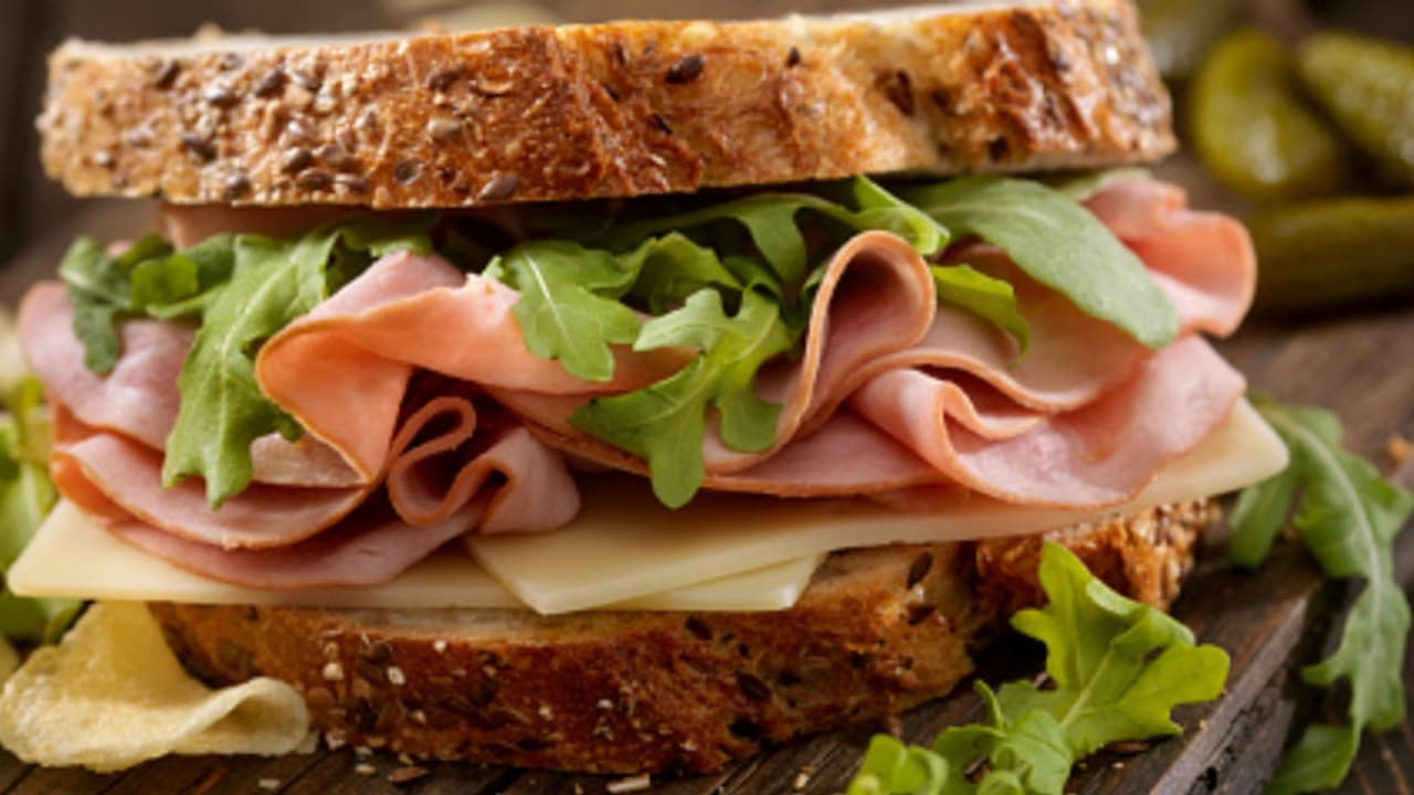 ശീതീകരിച്ച ഇറച്ചിയിൽ ബാക്ടീരിയ ബാധ, ഒരുമാസത്തിനുള്ളിൽ മരിച്ചത് 9 പേർ, തിരിച്ച് വിളിച്ചത് 70ലക്ഷം പാക്കറ്റുകൾ