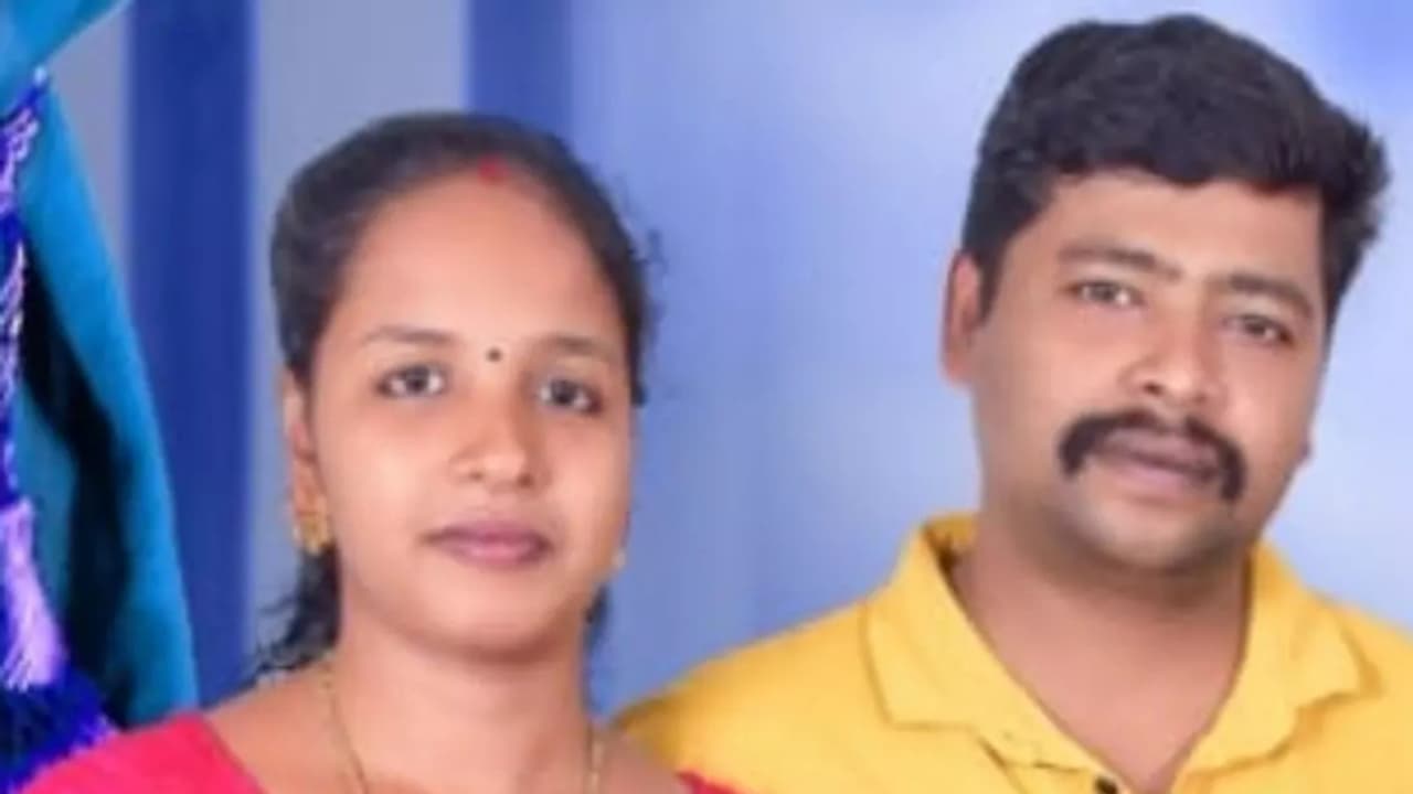 രമ്യ മരിച്ചു കിടന്നത് കട്ടിലിൽ, അനൂപ് അടുക്കളയിലെ ഫാനിൽ തൂങ്ങിയ നിലയിൽ; നിർണായകമായി അഞ്ചുവയസ്സുകാരിയുടെ മൊഴി രമ്യ മരിച്ചു കിടന്നത് കട്ടിലിൽ, അനൂപ് അടുക്കളയിലെ ഫാനിൽ തൂങ്ങിയ നിലയിൽ; നിർണായകമായി അഞ്ചുവയസ്സുകാരിയുടെ മൊഴി