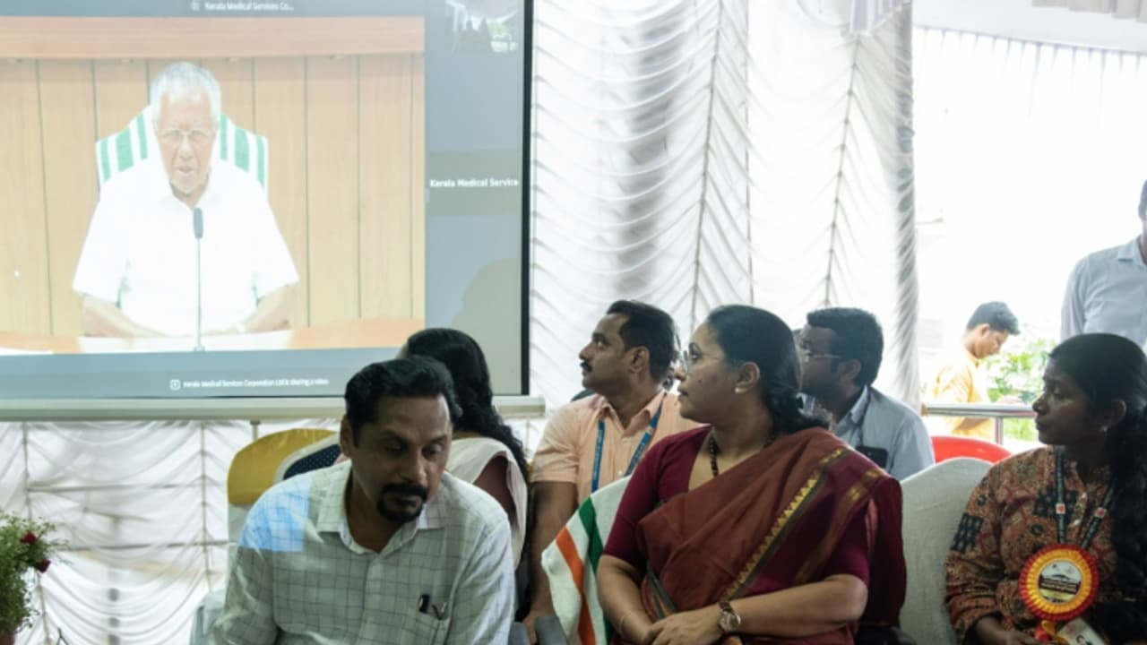 'കാരുണ്യ സ്പർശം രാജ്യത്തിന് മാതൃക' സീറോ പ്രോഫിറ്റ് ആൻ്റി കാന്‍സർ ഡ്രഗ് കൗണ്ടറുകൾ ഉദ്ഘാടനം ചെയ്ത് മുഖ്യമന്ത്രി