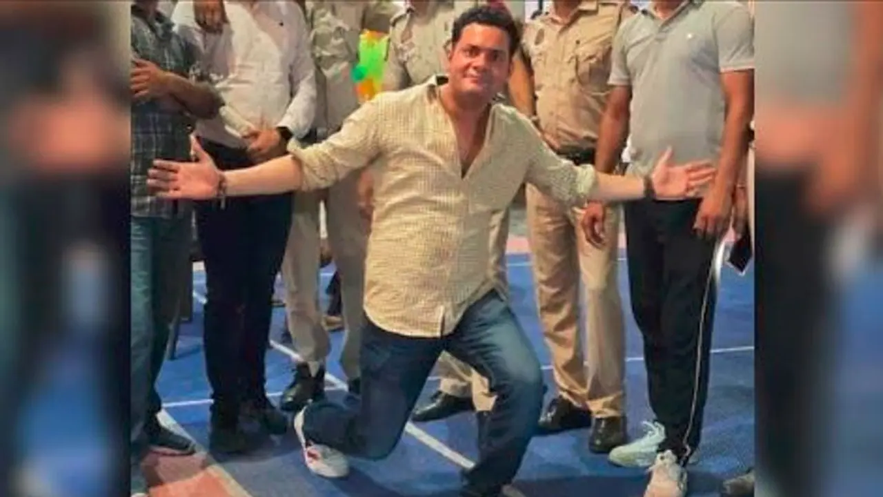 ಸಹೋದ್ಯೋಗಿಯ ವಿದಾಯ ಕೂಟ: ಖುಷಿಯಿಂದ ಡಾನ್ಸ್‌ ಮಾಡುತ್ತಿರುವಾಗಲೇ ಕುಸಿದು ಬಿದ್ದು ಪೊಲೀಸ್ ಅಧಿಕಾರಿ ಸಾವು