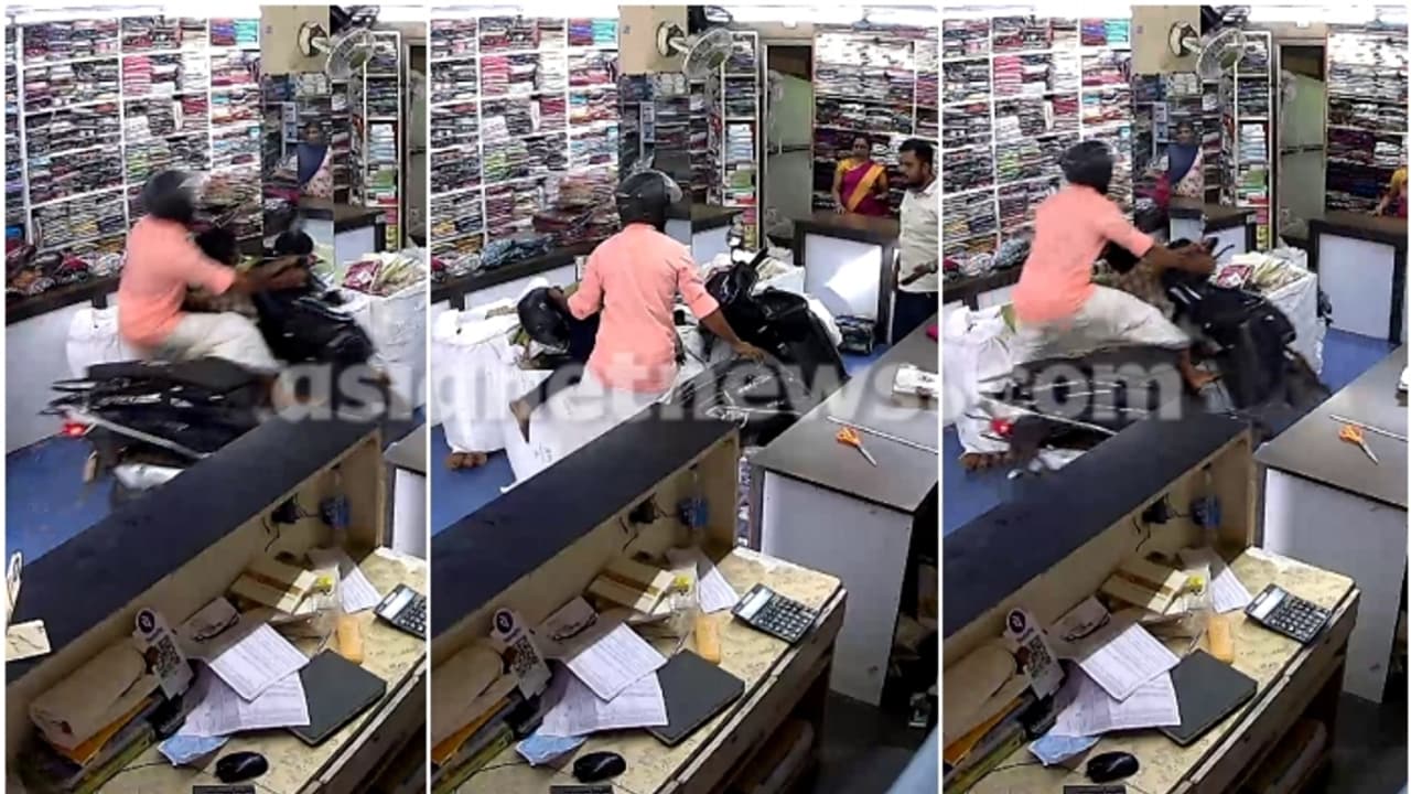 അച്ഛനൊപ്പം ഇരുന്ന കുട്ടി സ്കൂട്ടർ ആക്സിലേറ്റർ തിരിച്ചു, ഇടിച്ച് കയറിയത് തുണിക്കടയിലേക്ക്, അത്ഭുതകരമായ രക്ഷ അച്ഛനൊപ്പം ഇരുന്ന കുട്ടി സ്കൂട്ടർ ആക്സിലേറ്റർ തിരിച്ചു, ഇടിച്ച് കയറിയത് തുണിക്കടയിലേക്ക്, അത്ഭുതകരമായ രക്ഷ