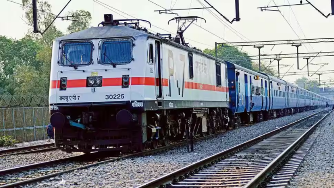 क्या वाकई 15 अप्रैल से बदल रही तत्काल टिकट की टाइमिंग 