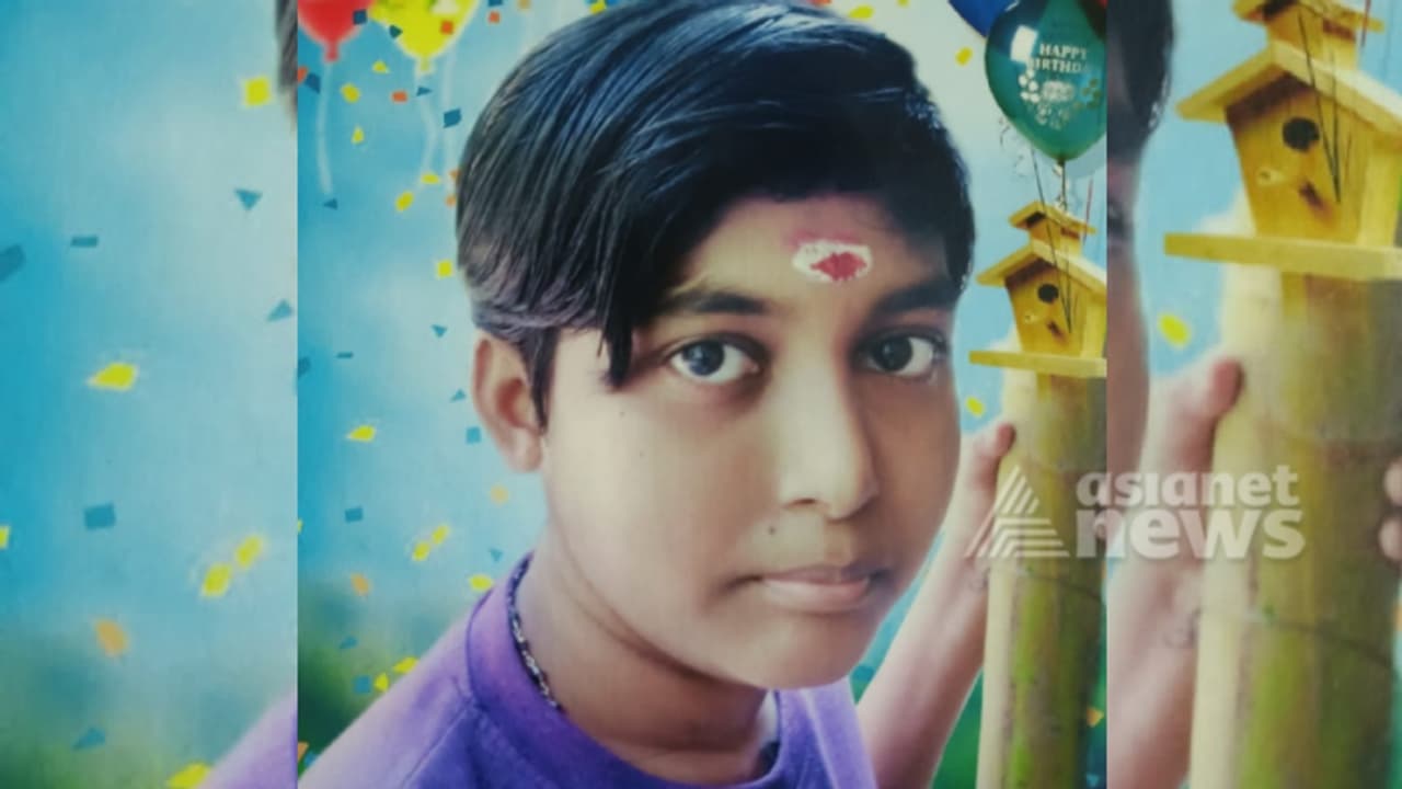 കൊല്ലത്ത് ആത്മഹത്യക്ക് ശ്രമിച്ച കുടുംബത്തിലെ അച്ഛനും അമ്മയും ചികിത്സയിൽ, മകൻ മരിച്ചു കൊല്ലത്ത് ആത്മഹത്യക്ക് ശ്രമിച്ച കുടുംബത്തിലെ അച്ഛനും അമ്മയും ചികിത്സയിൽ, മകൻ മരിച്ചു