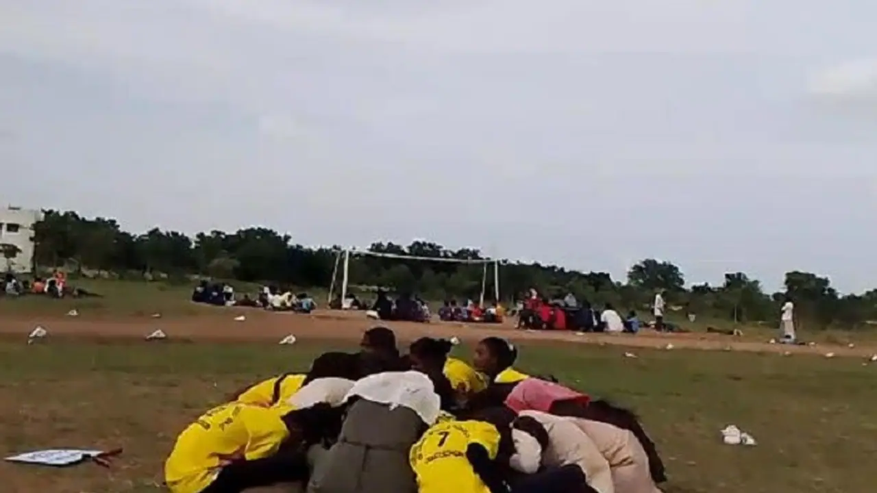 ಕೊಪ್ಪಳ: ಕ್ರೀಡಾ ಕೂಟದ ವೇಳೆ ಹೆಜ್ಜೇನು ದಾಳಿ, 8 ಮಕ್ಕಳಿಗೆ ಗಂಭಿರ ಗಾಯ..!