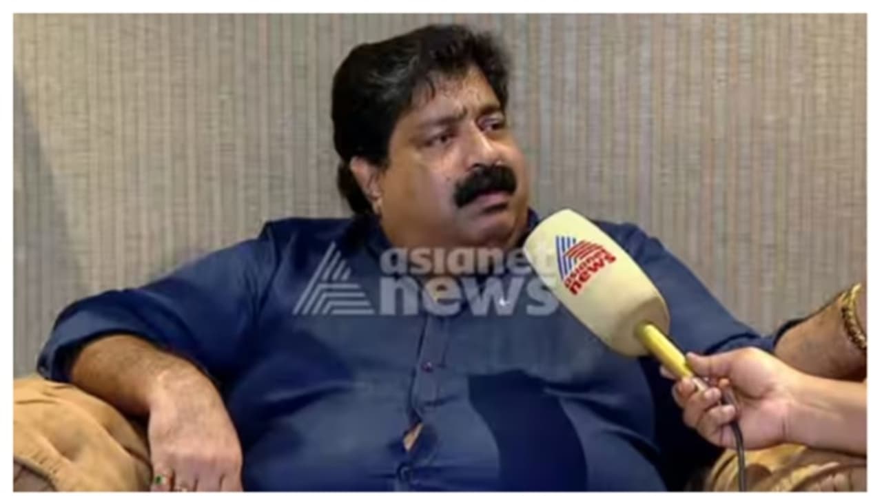 നടിയെ പീഡിപ്പിച്ച കേസ്: അഡ്വ. വി.എസ് ചന്ദ്രശേഖറിനെ ചോദ്യം ചെയ്ത് വിട്ടയച്ചു നടിയെ പീഡിപ്പിച്ച കേസ്: അഡ്വ. വി.എസ് ചന്ദ്രശേഖറിനെ ചോദ്യം ചെയ്ത് വിട്ടയച്ചു