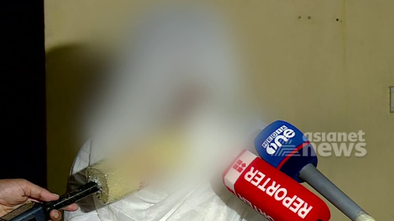 പടച്ചോനേ ഇങ്ങള് കാത്തോളീ സിനിമാ സെറ്റിൽ വച്ച് ലൈംഗിക അതിക്രമം നേരിട്ടു; വനിതാ മേക്കപ്പ് ആർടിസ്റ്റിൻ്റെ ആരോപണം പടച്ചോനേ ഇങ്ങള് കാത്തോളീ സിനിമാ സെറ്റിൽ വച്ച് ലൈംഗിക അതിക്രമം നേരിട്ടു; വനിതാ മേക്കപ്പ് ആർടിസ്റ്റിൻ്റെ ആരോപണം