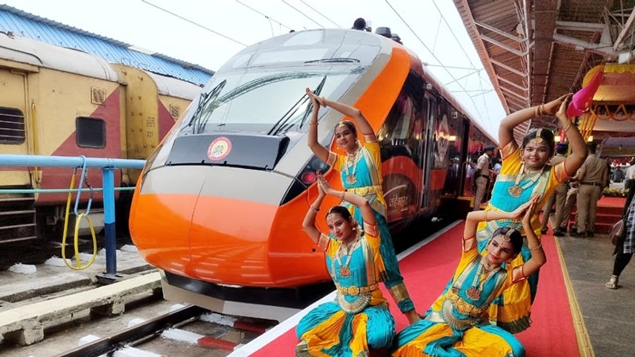 മൂന്ന് പുതിയ വന്ദേഭാരത് ട്രെയിനുകൾ ഫ്ലാഗ് ഓഫ് ചെയ്തു; പ്രയോജനപ്പെടുക മൂന്ന് സംസ്ഥാനങ്ങളിലെ യാത്രക്കാർക്ക് 