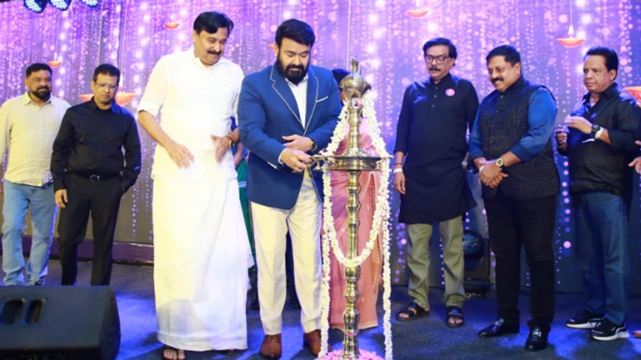 ഇന്ത്യന് ക്രിക്കറ്റില് ഇടവേളകളില്ലാതെ മലയാളികള് വരുമെന്ന് മോഹന്ലാല്; കേരള ക്രിക്കറ്റ് ലീഗ് ജനങ്ങളിലേക്ക് ഇന്ത്യന് ക്രിക്കറ്റില് ഇടവേളകളില്ലാതെ മലയാളികള് വരുമെന്ന് മോഹന്ലാല്; കേരള ക്രിക്കറ്റ് ലീഗ് ജനങ്ങളിലേക്ക്