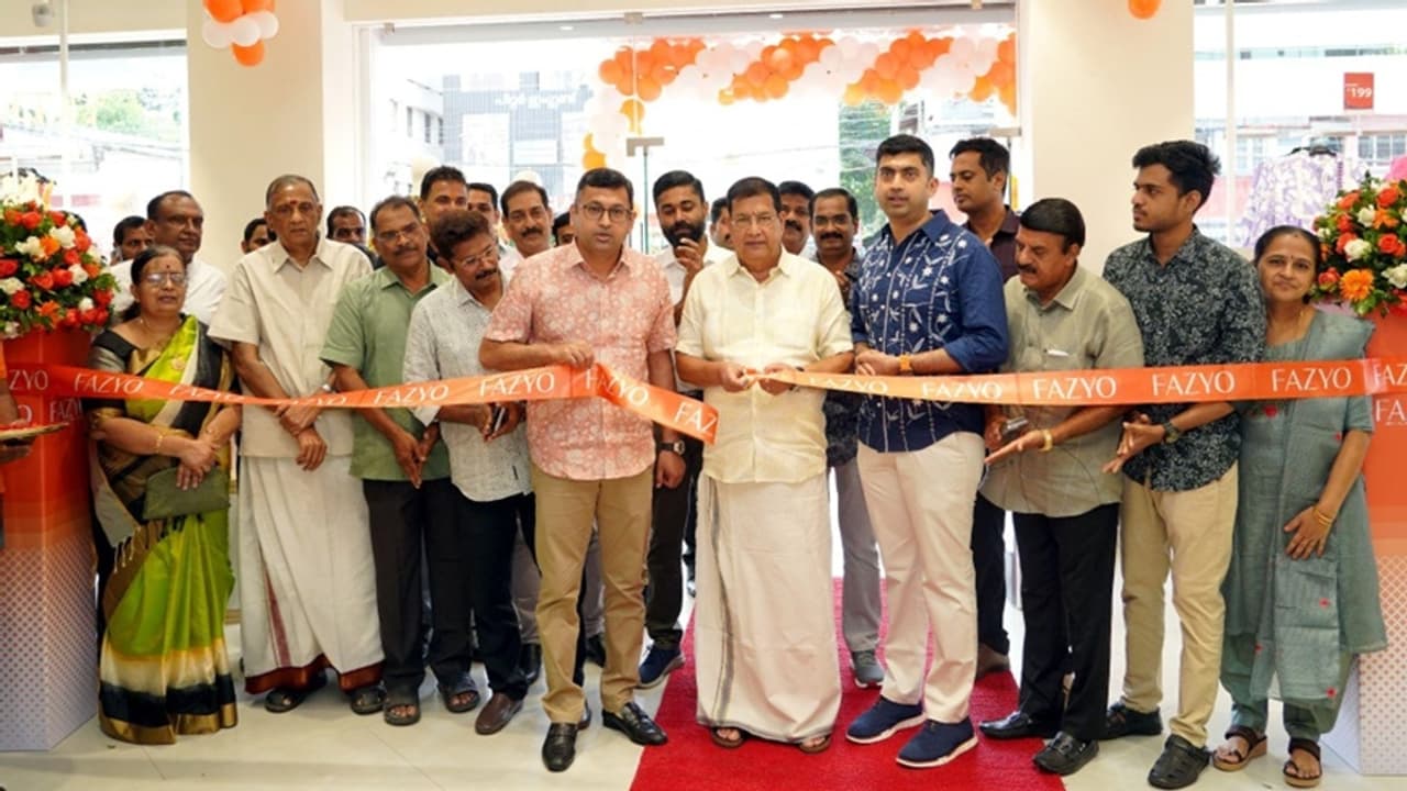 കല്യാൺ സിൽക്സ് ഫാസ്റ്റ് ഫാഷൻ ബ്രാൻഡ് ഫാസ്യോ ഷോറൂം കൊല്ലത്ത് ആരംഭിച്ചു കല്യാൺ സിൽക്സ് ഫാസ്റ്റ് ഫാഷൻ ബ്രാൻഡ് ഫാസ്യോ ഷോറൂം കൊല്ലത്ത് ആരംഭിച്ചു