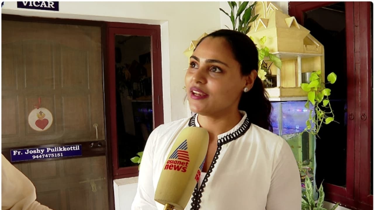 വെളിപ്പെടുത്തലുമായി വിൻസി അലോഷ്യസ്; പറഞ്ഞ പണം തരാതെ പറ്റിച്ചു, പ്രതികരിക്കുന്നവർക്കെതിരെ ഗോസിപ്പുകൾ പരത്തും വെളിപ്പെടുത്തലുമായി വിൻസി അലോഷ്യസ്; പറഞ്ഞ പണം തരാതെ പറ്റിച്ചു, പ്രതികരിക്കുന്നവർക്കെതിരെ ഗോസിപ്പുകൾ പരത്തും