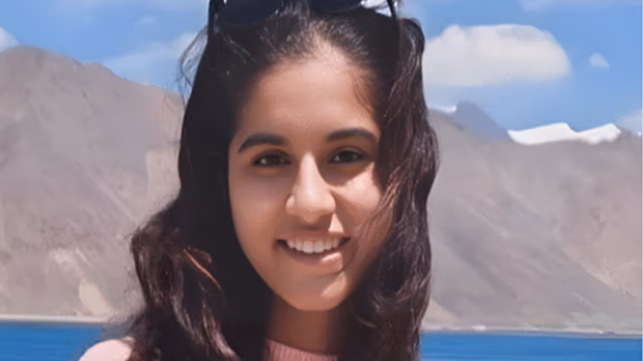 சட்டப் பல்கலைக்கழக விடுதியில் ஐபிஎஸ் அதிகாரியின் 19 வயது மகள் மாரடைப்பால் மரணம் சட்டப் பல்கலைக்கழக விடுதியில் ஐபிஎஸ் அதிகாரியின் 19 வயது மகள் மாரடைப்பால் மரணம்