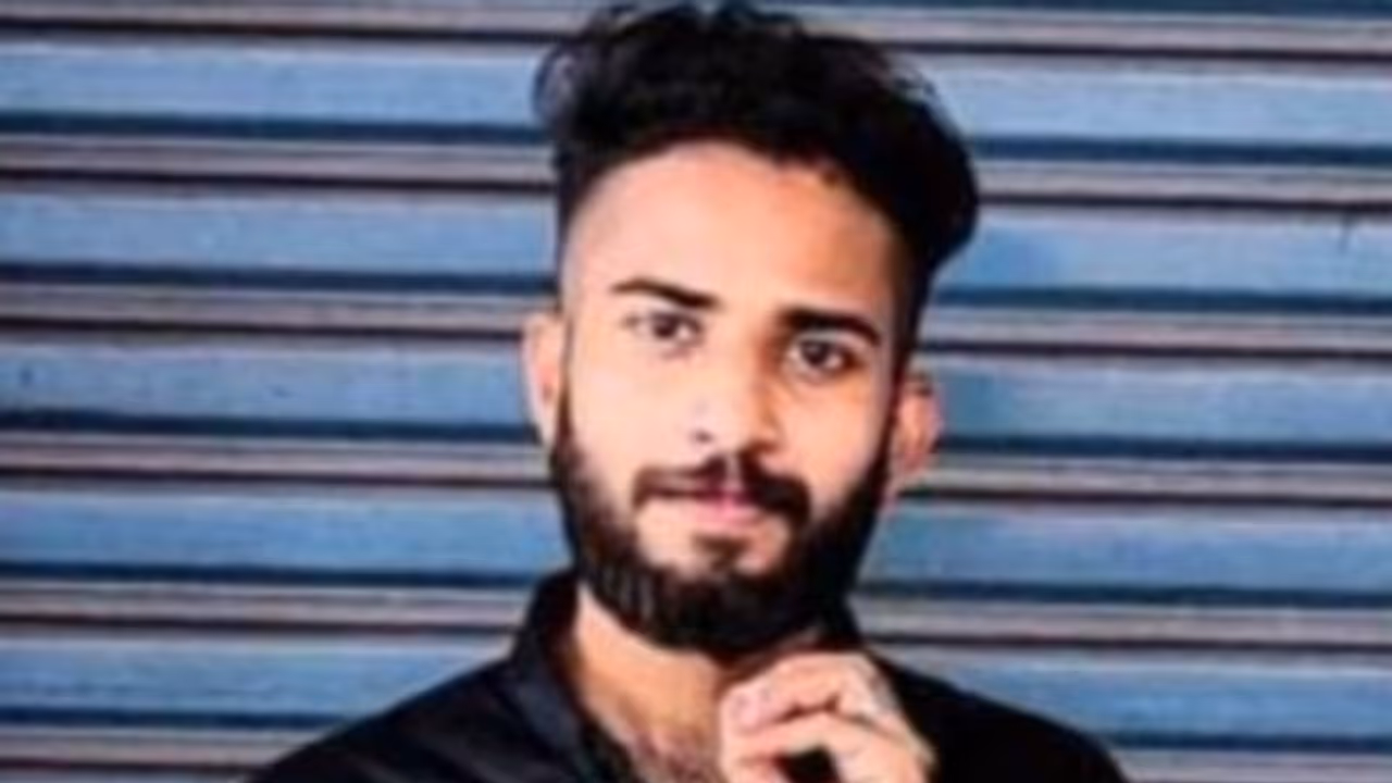 ബൈക്കിൽ സ്വകാര്യ ബസിടിച്ച് യുവാവ് മരിച്ചു 