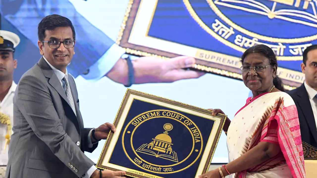 ಸುಪ್ರೀಂಕೋರ್ಟ್‌ಗೆ 75 ವರ್ಷ: ಹೊಸ ಧ್ವಜ, ಲಾಂಛನ ಅನಾವರಣ