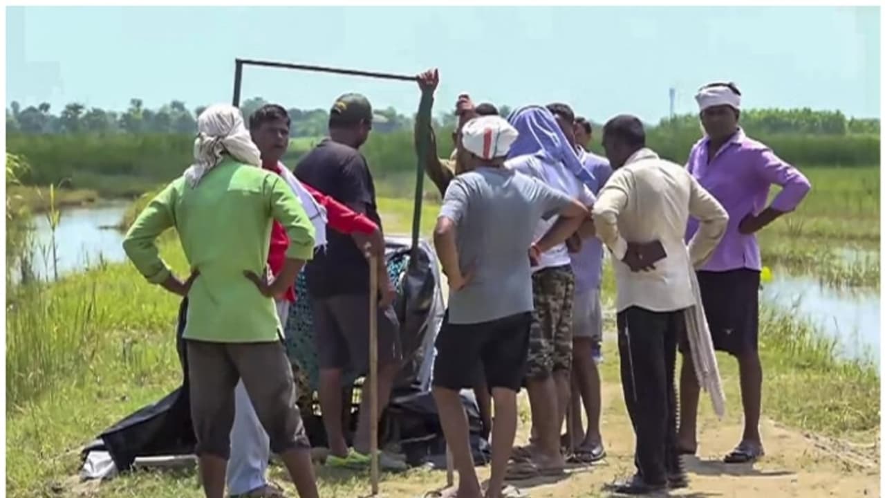 വലിയ പാവകളിൽ കുട്ടികളുടെ മൂത്രം തളിച്ച് ആകർഷിക്കാൻ ശ്രമം; നരഭോജി ചെന്നായകളെ പിടികൂടാൻ പലവഴികൾ പയറ്റി യുപി