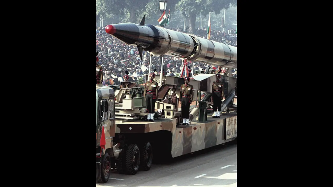 பாகிஸ்தான் அணு ஆயுதங்களை எங்கே பதுக்கி வைத்திருக்கிறது? இந்தியாவின் பலம் என்ன?