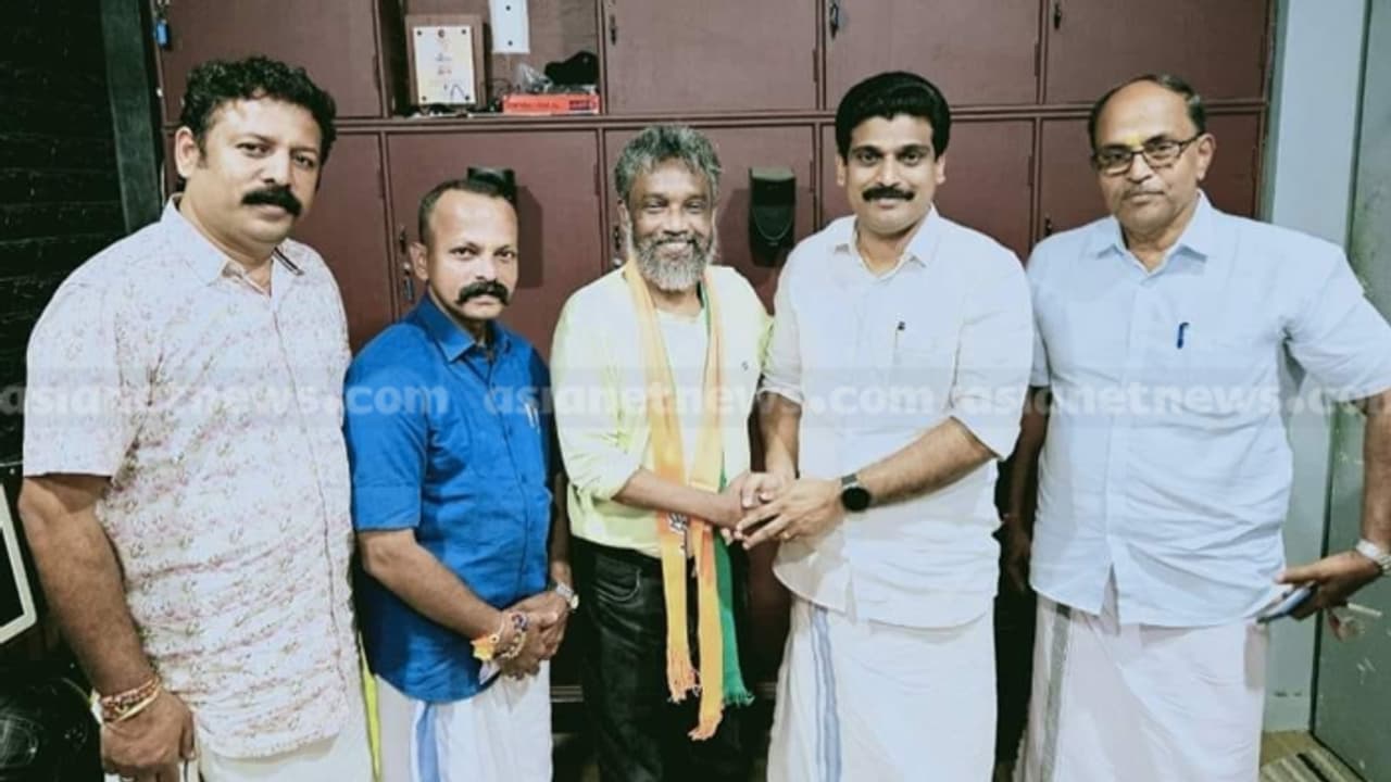 പ്രശസ്ത സംഗീത സംവിധായകൻ മോഹൻ സിതാര ബിജെപിയിൽ ചേർന്നു പ്രശസ്ത സംഗീത സംവിധായകൻ മോഹൻ സിതാര ബിജെപിയിൽ ചേർന്നു