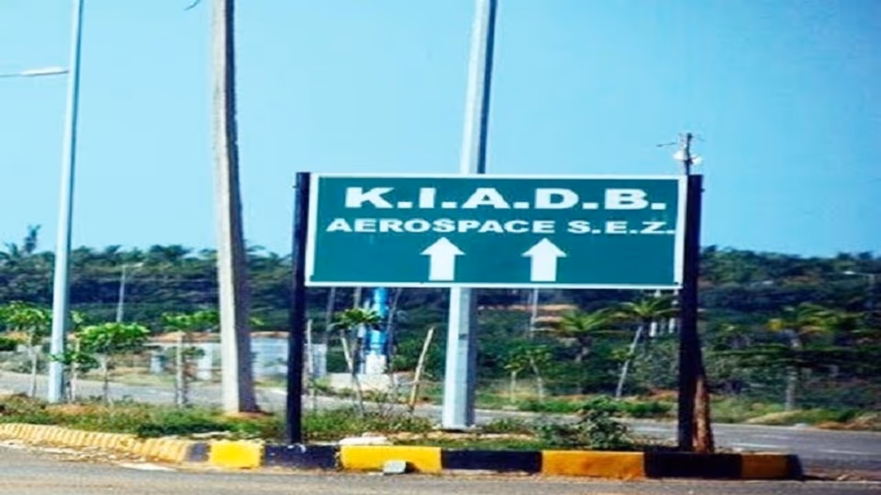 KIADB CA Site: ಸರ್ಕಾರದ ಇಲಾಖೆಗೆ ಜಾಗ ನೀಡಲು ಅಲರ್ಜಿ, ಖಾಸಗಿ ಕಂಪನಿಗೆ ನೀಡೋಕೆ ಎನರ್ಜಿ! KIADB CA Site: ಸರ್ಕಾರದ ಇಲಾಖೆಗೆ ಜಾಗ ನೀಡಲು ಅಲರ್ಜಿ, ಖಾಸಗಿ ಕಂಪನಿಗೆ ನೀಡೋಕೆ ಎನರ್ಜಿ!