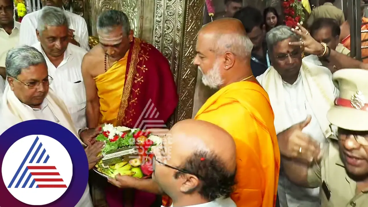 ಚಾಮುಂಡಿ ಬೆಟ್ಟಕ್ಕೆ ಸಿಎಂ ಕಾಲಿಟ್ಟಾಗಲೇ ಆಯ್ತಾ ಅಪಶಕುನ, ಚಾಮುಂಡೇಶ್ವರಿಯ ಪ್ರಸಾದ ಪಡೆಯದ ಮಹದೇವಪ್ಪ!