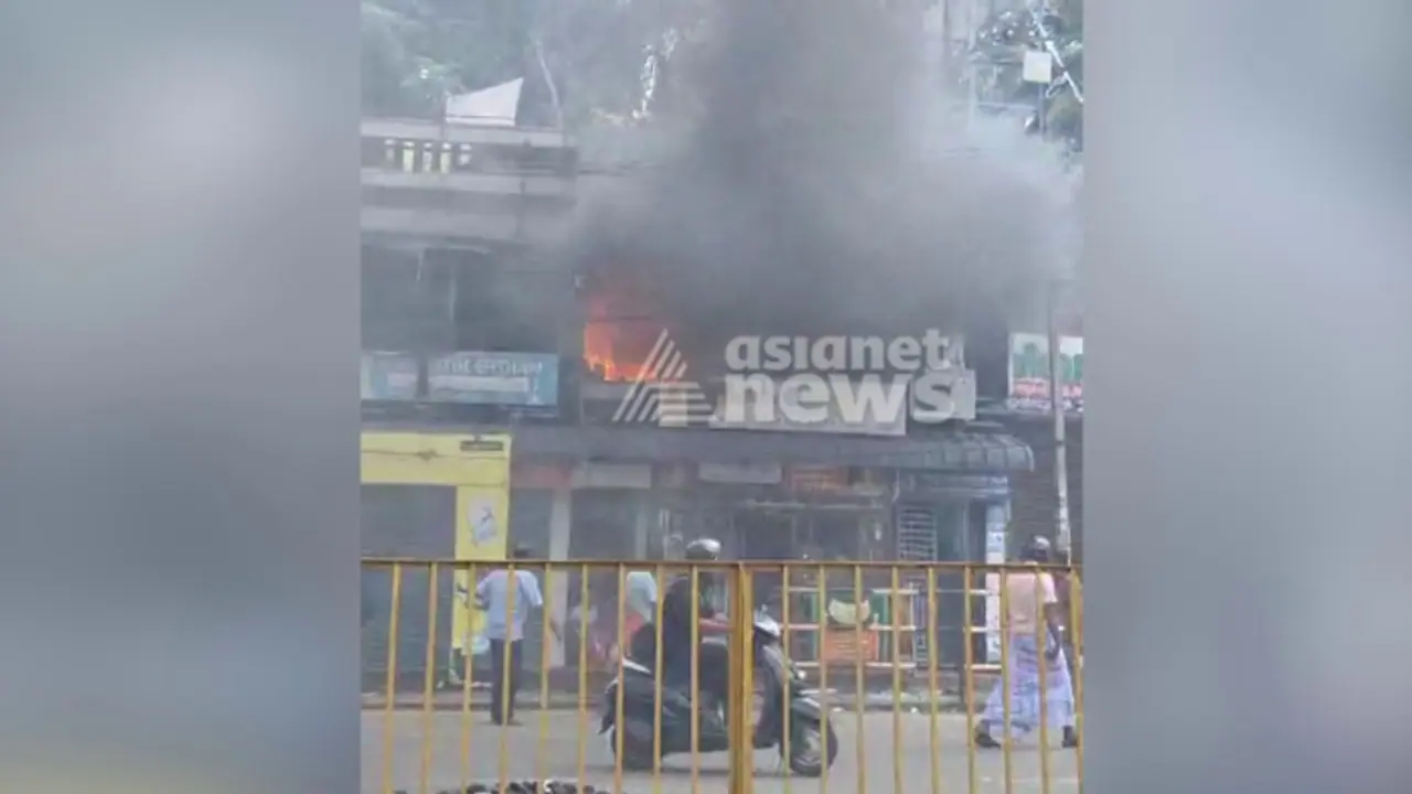 പാപ്പനംകോട് ഇൻഷുറൻസ് കമ്പനി ഓഫീസിൽ തീപിടിത്തം; രണ്ട് സ്ത്രീകൾ മരിച്ചു, ഓഫീസ് പൂ‍ർണമായി കത്തിയമർന്നു