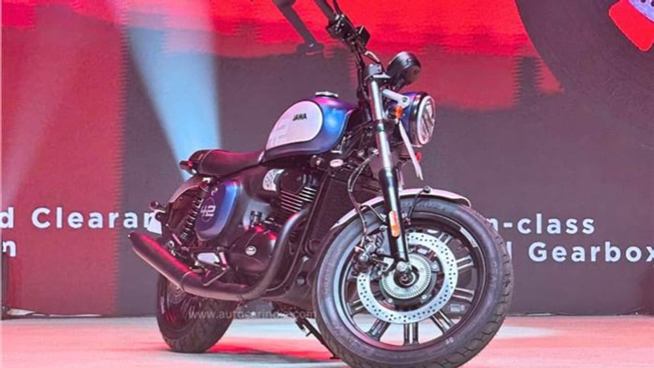 ബൈക്ക് വാങ്ങാൻ പ്ലാനുണ്ടോ? ഇതാ പുത്തൻ ജാവ 42 FJ, കിടുവല്ല കിക്കിടു! ബൈക്ക് വാങ്ങാൻ പ്ലാനുണ്ടോ? ഇതാ പുത്തൻ ജാവ 42 FJ, കിടുവല്ല കിക്കിടു!