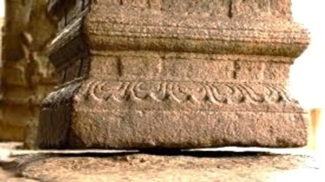 அந்தரத்தில் தொங்கும் தூண்.. ஆந்திரா கோயிலின் மர்ம பின்னணி தெரியுமா? 