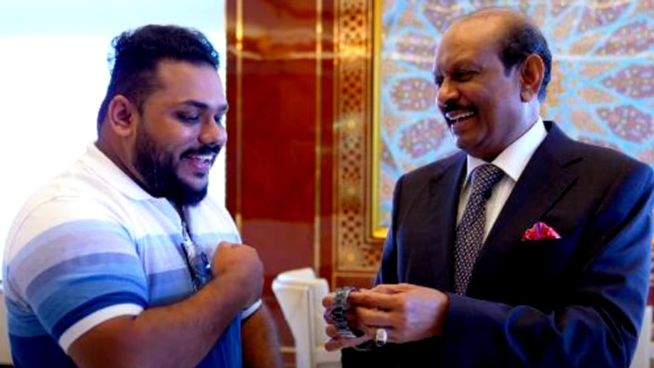 യൂസഫലി നൽകിയ വമ്പൻ സർപ്രൈസ്, ഞെട്ടി വ്ളോഗർ; ലക്ഷങ്ങൾ വിലമതിക്കുന്ന സമ്മാനത്തിൻ്റെ പ്രത്യേകത ഇതാണ്... യൂസഫലി നൽകിയ വമ്പൻ സർപ്രൈസ്, ഞെട്ടി വ്ളോഗർ; ലക്ഷങ്ങൾ വിലമതിക്കുന്ന സമ്മാനത്തിൻ്റെ പ്രത്യേകത ഇതാണ്...