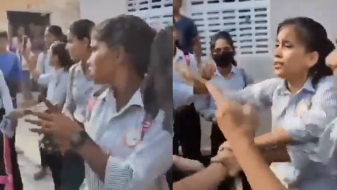 'ആദ്യം ഐ ലവ് യൂ പറ എന്നിട്ട് ബാക്കി'; പെൺകുട്ടിയോട് അശ്ലീലപരാമർശം, കടയുടമയെ പൊതിരെ തല്ലി കൂട്ടുകാർ