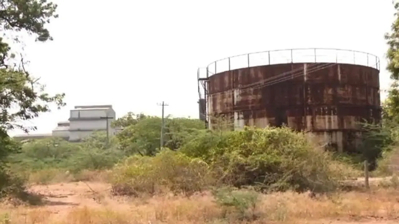 ಚಿತ್ರದುರ್ಗ: ಹಿರಿಯೂರಿನ ಸಕ್ಕರೆ ಕಾರ್ಖಾನೆ ಶೀಘ್ರವೇ ತೆರೆಯುವಂತೆ ರೈತರ ಆಗ್ರಹ ಚಿತ್ರದುರ್ಗ: ಹಿರಿಯೂರಿನ ಸಕ್ಕರೆ ಕಾರ್ಖಾನೆ ಶೀಘ್ರವೇ ತೆರೆಯುವಂತೆ ರೈತರ ಆಗ್ರಹ