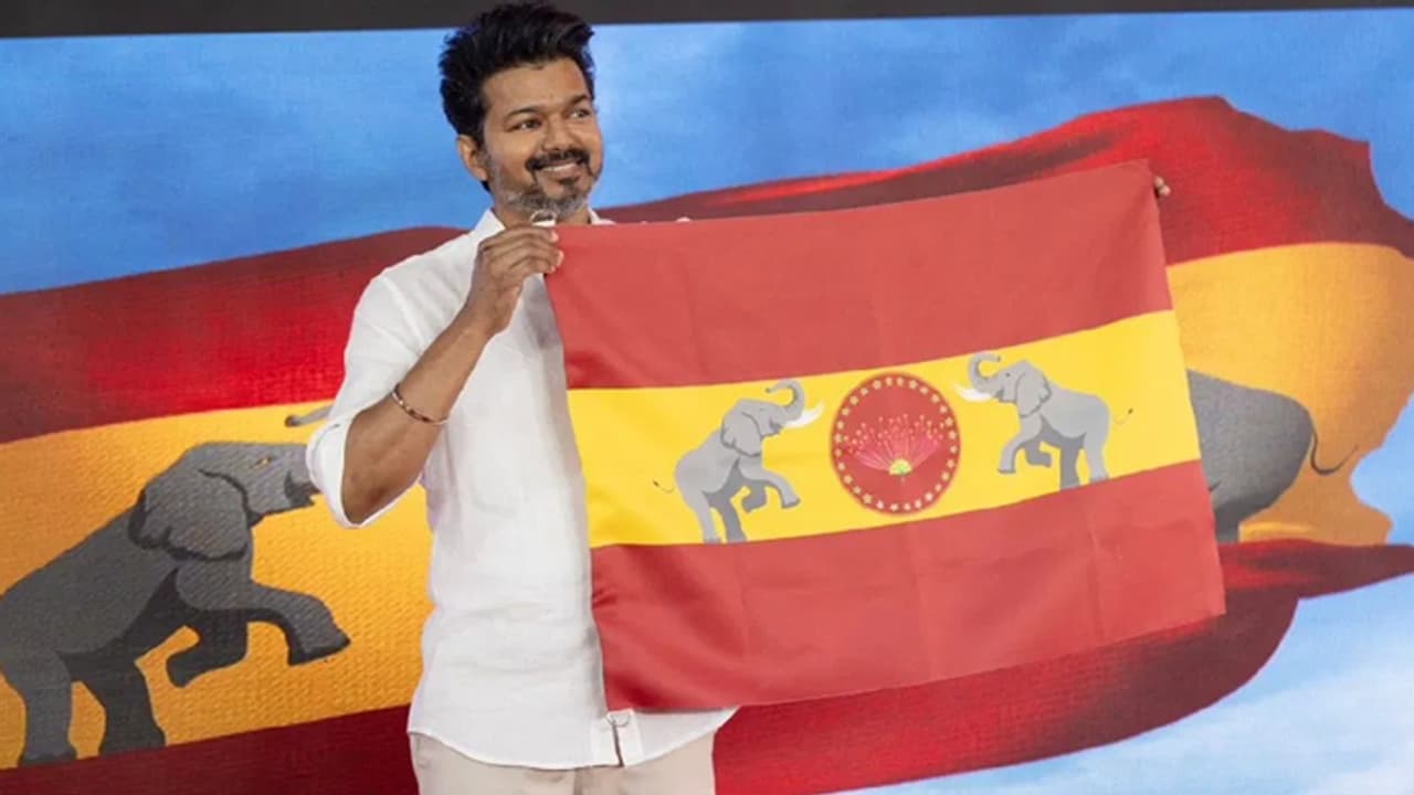 ആദ്യ വാതിൽ തുറന്നെന്ന് വിജയ്, 'എല്ലാവരെയും സമന്മാരായി കാണും'; ടിവികെയ്ക്ക് തെരഞ്ഞെടുപ്പ് കമ്മീഷൻ്റെ അംഗീകാരം ആദ്യ വാതിൽ തുറന്നെന്ന് വിജയ്, 'എല്ലാവരെയും സമന്മാരായി കാണും'; ടിവികെയ്ക്ക് തെരഞ്ഞെടുപ്പ് കമ്മീഷൻ്റെ അംഗീകാരം