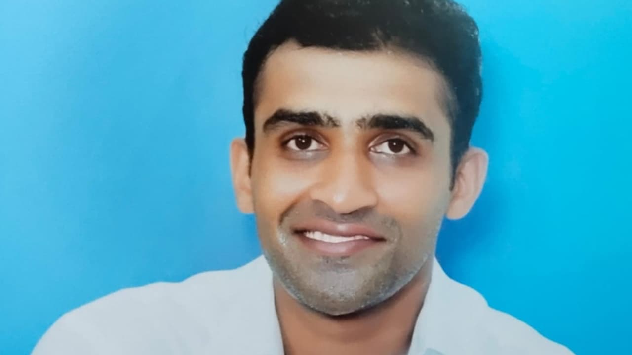 രക്ഷാപ്രവർത്തനത്തിലെ അടിയന്തര ലാൻഡിങിനിടെ കടലിൽ വീണു; ഹെലികോപ്ടർ പറത്തിയ മലയാളി ഉദ്യോഗസ്ഥനടക്കം ജീവൻ നഷ്ടമായി രക്ഷാപ്രവർത്തനത്തിലെ അടിയന്തര ലാൻഡിങിനിടെ കടലിൽ വീണു; ഹെലികോപ്ടർ പറത്തിയ മലയാളി ഉദ്യോഗസ്ഥനടക്കം ജീവൻ നഷ്ടമായി