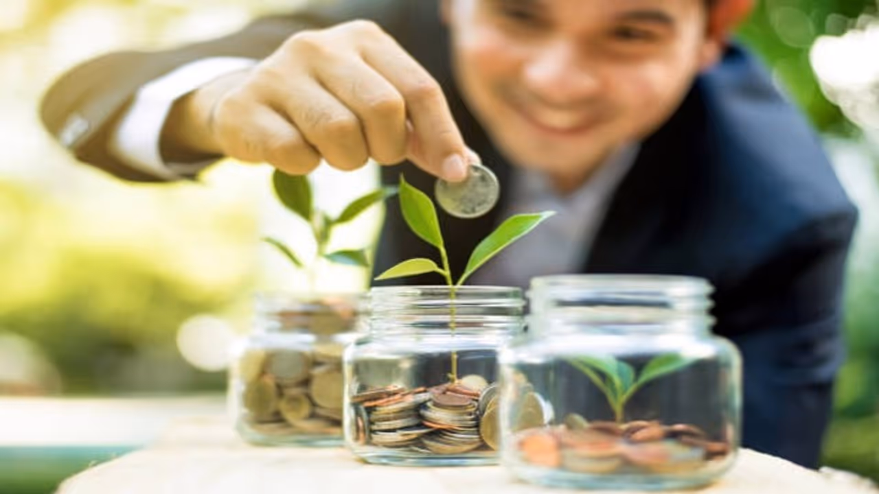 5 साल की FD में करें इन्वेस्ट और पाएं टैक्स फ्री रिटर्न, जानें स्कीम के फायदे, बैंकों की इंटरेस्ट रेट के साथ