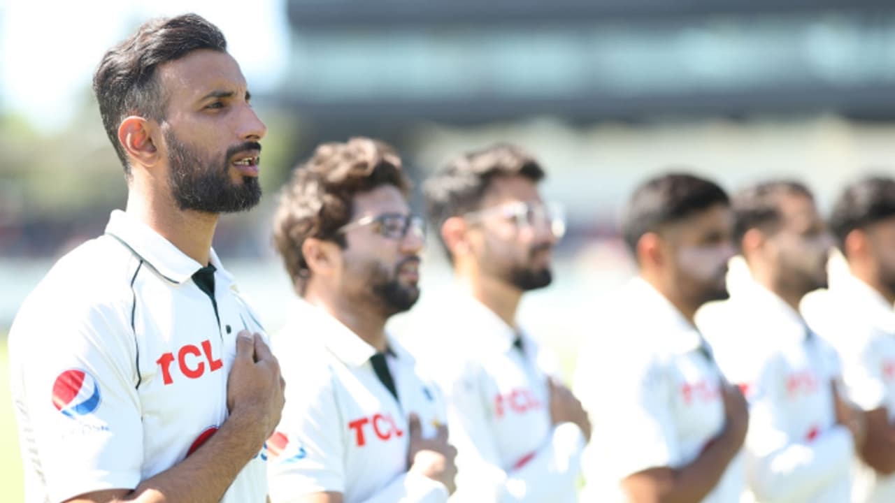 ബംഗ്ലാദേശിനെതിരായ ടെസ്റ്റ് പരമ്പര തോല്‍വി, ടീം ശരിയായ ദിശയിലാണെന്ന് പാക് ക്യാപ്റ്റൻ; ടീമിൽ ഭിന്നത രൂക്ഷം