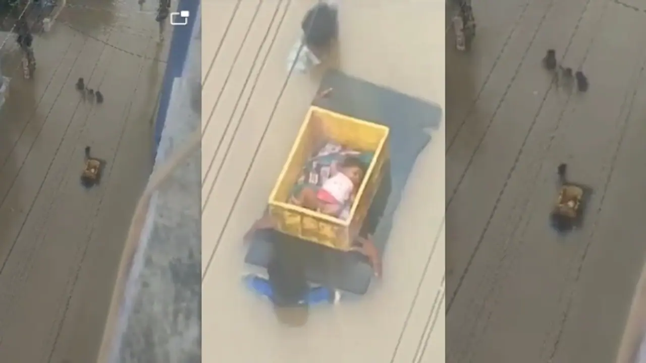 കഴുത്തൊപ്പം ചെളി നിറഞ്ഞ വെള്ളം, കൈക്കുഞ്ഞിനെ പ്ലാസ്റ്റിക് പെട്ടിയിലാക്കി സാഹസികമായി രക്ഷപ്പെടുത്തി