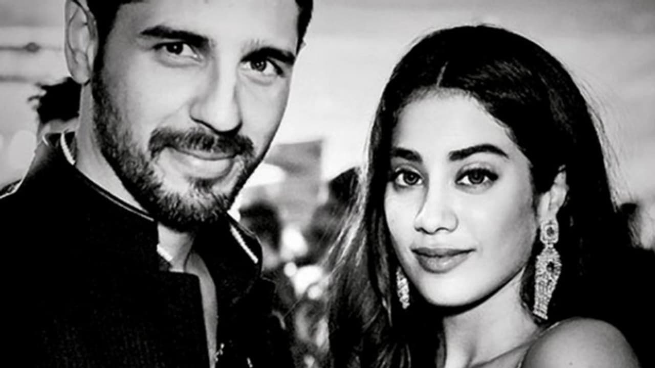 സിദ്ധാര്ഥ് മല്ഹോത്ര നായകനായി റൊമാന്റിക് ചിത്രം, അപ്ഡേറ്റ് പുറത്ത് സിദ്ധാര്ഥ് മല്ഹോത്ര നായകനായി റൊമാന്റിക് ചിത്രം, അപ്ഡേറ്റ് പുറത്ത്